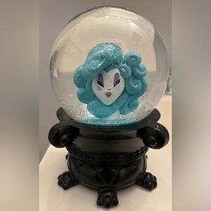 Disney Haunted Mansion Madame Leota light up snow globe